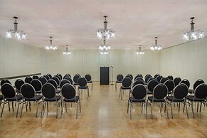 Days Inn & Conference Centre by Wyndham Camrose Norsemen