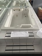 Days Inn & Conference Centre by Wyndham Camrose Norsemen