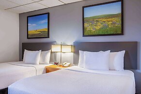 Days Inn & Conference Centre by Wyndham Camrose Norsemen