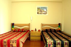 LYNIK La Casa de Blanca