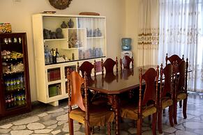 LYNIK La Casa de Blanca