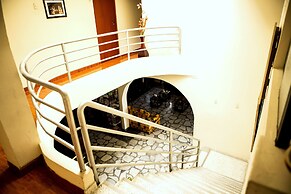 LYNIK La Casa de Blanca