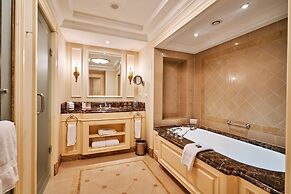 Fairmont Grand Hotel Kyiv