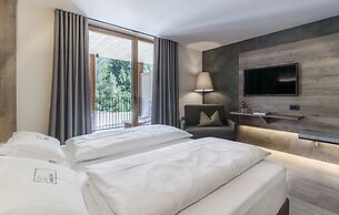 Christof Hotel