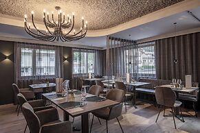 Christof Hotel
