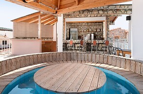 Marietta Hotel & Apartments