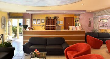 Marietta Hotel & Apartments