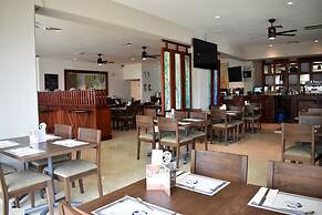 Astur Hotel y Suites