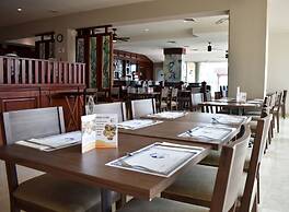 Astur Hotel y Suites