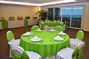 Astur Hotel y Suites