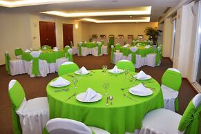 Astur Hotel y Suites