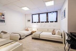 Garden House   & Eastpark Apartments