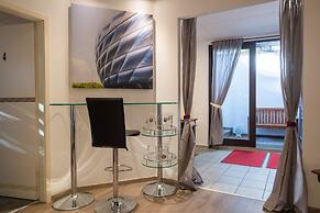 Garden House   & Eastpark Apartments