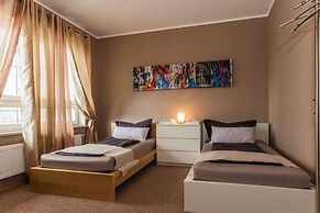 Garden House   & Eastpark Apartments