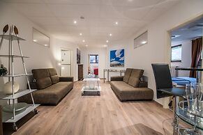 Garden House   & Eastpark Apartments