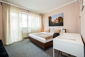 Garden House   & Eastpark Apartments