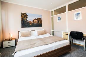 Garden House   & Eastpark Apartments