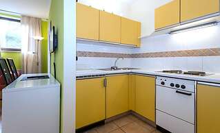 Garden House   & Eastpark Apartments