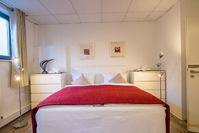 Garden House   & Eastpark Apartments