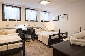 Garden House   & Eastpark Apartments