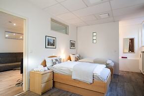 Garden House   & Eastpark Apartments