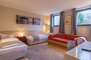 Garden House   & Eastpark Apartments