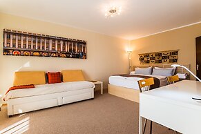 Garden House   & Eastpark Apartments