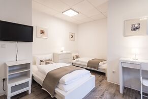 Garden House   & Eastpark Apartments