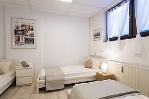 Garden House   & Eastpark Apartments