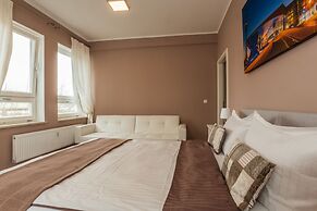 Garden House   & Eastpark Apartments