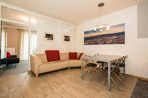 Garden House   & Eastpark Apartments