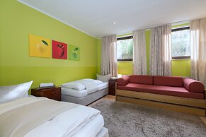 Garden House   & Eastpark Apartments