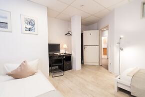 Garden House   & Eastpark Apartments