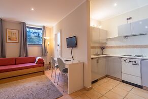 Garden House   & Eastpark Apartments