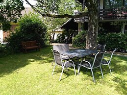 Garden House   & Eastpark Apartments