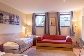 Garden House   & Eastpark Apartments