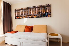 Garden House   & Eastpark Apartments