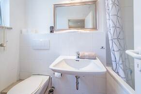 Garden House   & Eastpark Apartments