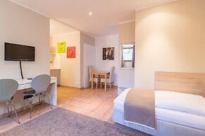 Garden House   & Eastpark Apartments