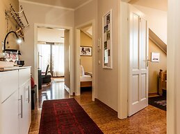 Garden House   & Eastpark Apartments