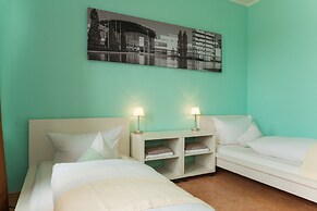 Garden House   & Eastpark Apartments