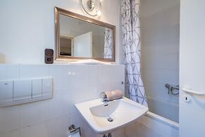 Garden House   & Eastpark Apartments