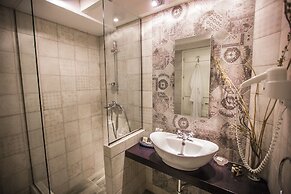 Tholaria Boutique Hotel