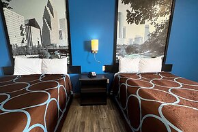 Super 8 by Wyndham Houston North I-45