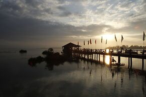 Bukit Merah Laketown Resort
