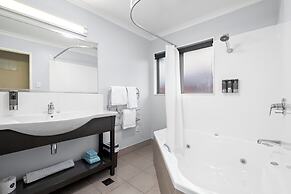 Aveda Motor Lodge