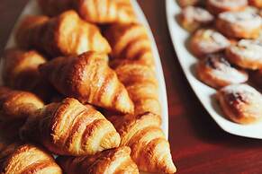 Alqush Downtown Hotel