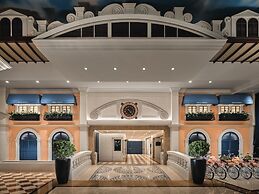 Hotel Indigo Shenzhen Overseas Chinese Town by IHG