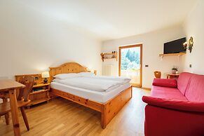 Hotel Vioz - Family Hotel & Apartments