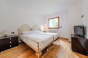 Hotel Vioz - Family Hotel & Apartments